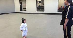 A 3 ans, elle apprend le taekwondo et séduit le web