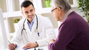 Die meisten Männer kostet der Gang zum Urologen große Überwindung.  (Quelle: Thinkstock by Getty-Images)