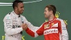 Sebastian Vettel (r.) und Lewis Hamilton liefern sich ein spannendes Rennen um den WM-Titel. (Quelle: imago/EPA/LARRY W. SMITH)