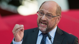 Martin Schulz sieht in der Pkw-Maut keinen Nutzen und will sie bei einem Wahlsieg sofort abschaffen. (Quelle: dpa)